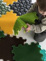 Senzorická podložka Stimulative Rainbow – 9 ks 30×30 cm – Obrázok 4